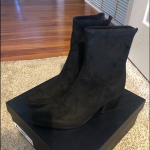 Naturalizer Ella black stretch boot…size 7…brand new ! In box!